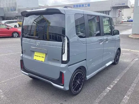 Honda N-BOX Custom