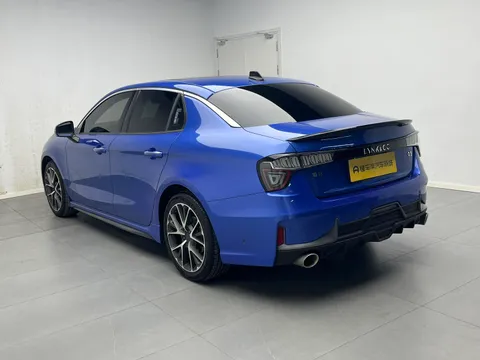 Lynk & Co 03
