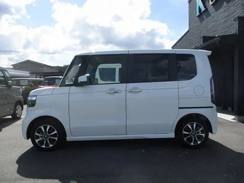 Honda N-BOX Custom