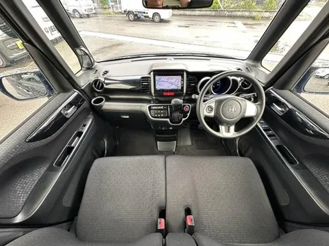 Honda N-BOX Custom