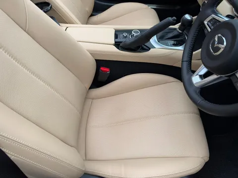 Mazda MX-5 (Roadster)