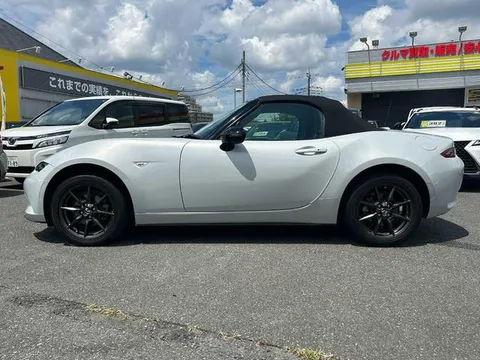 Mazda MX-5 (Roadster)