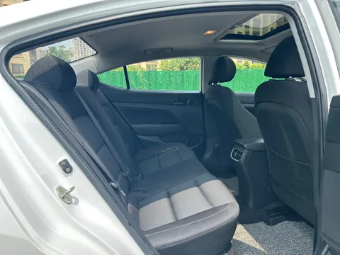 Hyundai Elantra (Avante)