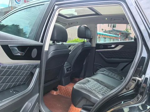 Hongqi HS5