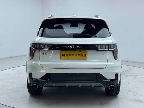 Lynk & Co 01