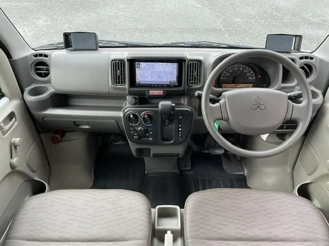 Mitsubishi Minicab Van