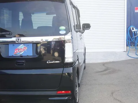Honda N-BOX Custom
