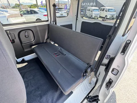 Nissan Clipper Van