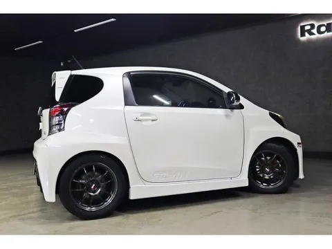 Toyota iQ