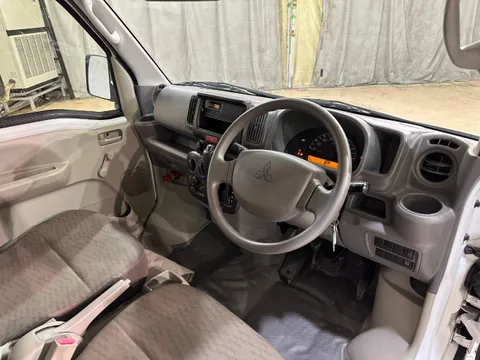 Mitsubishi Minicab Van