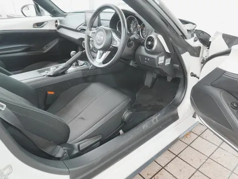 Mazda MX-5 (Roadster)