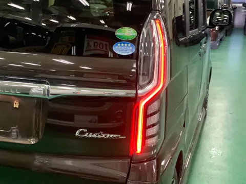 Honda N-BOX Custom