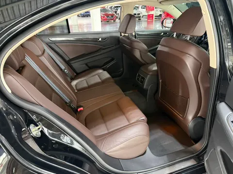 Hongqi H7