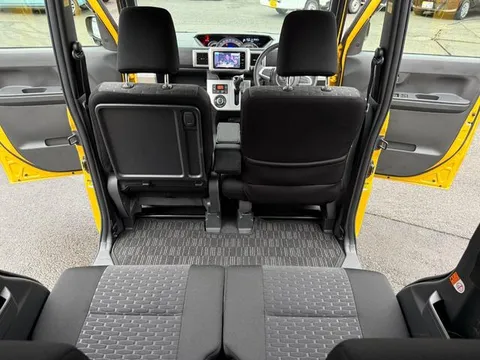 Toyota Pixis Mega
