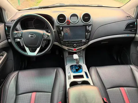 BYD S7