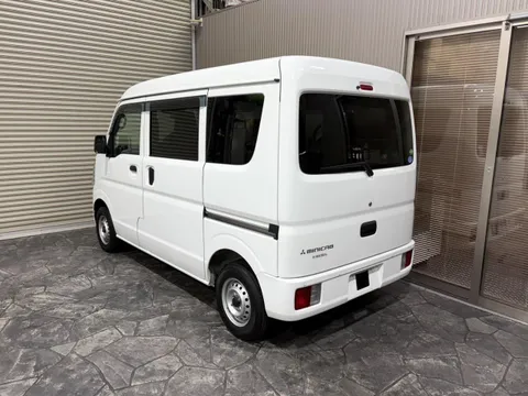 Mitsubishi Minicab Van