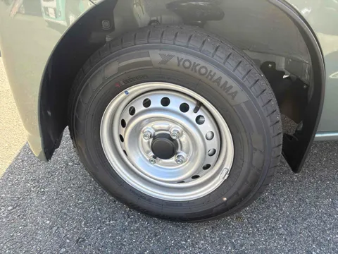 Nissan Clipper Van