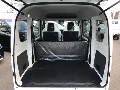 Nissan Clipper Van