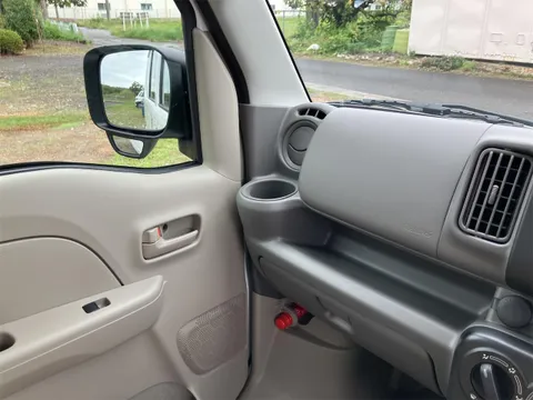 Nissan Clipper Van