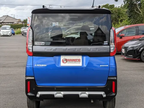 Mitsubishi Delica Mini