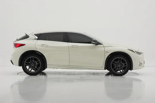 Infiniti Q30