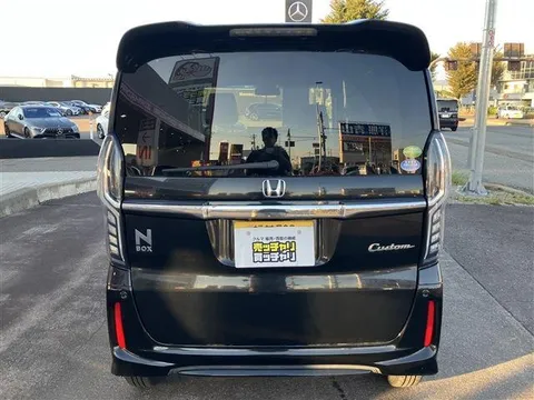 Honda N-BOX Custom