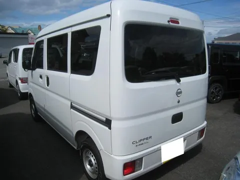 Nissan Clipper Van