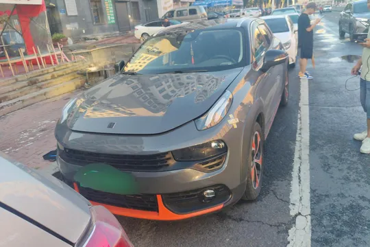 Lynk & Co 02
