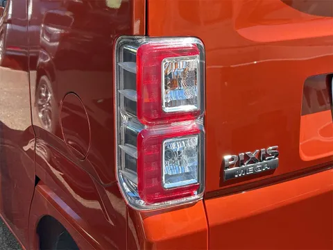 Toyota Pixis Mega