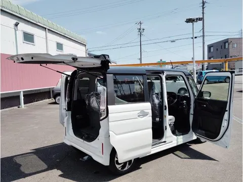 Suzuki Spacia Custom