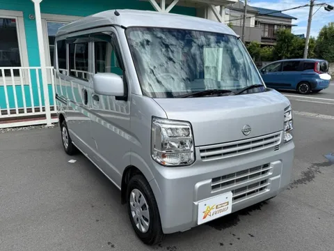 Nissan Clipper Van