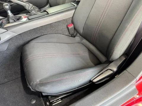 Mazda MX-5 (Roadster)