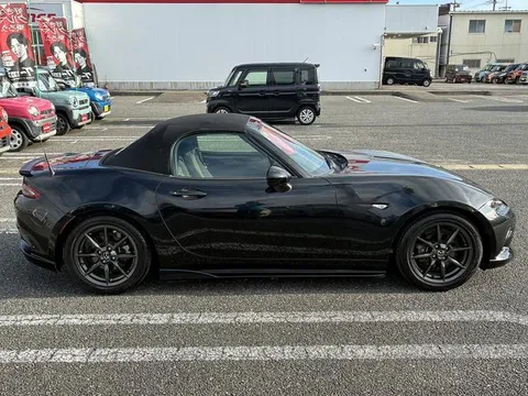 Mazda MX-5 (Roadster)