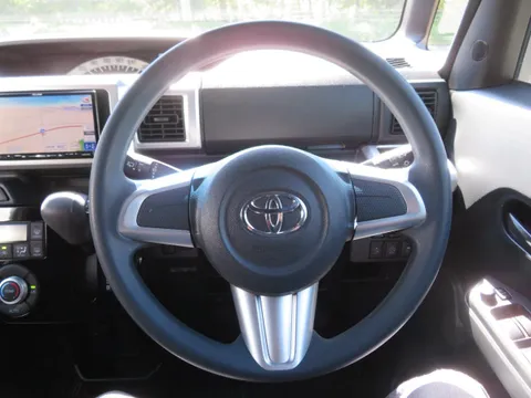 Toyota Pixis Mega