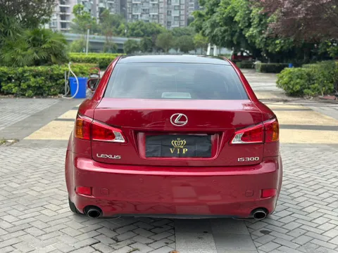 Lexus IS