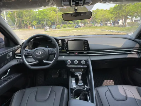 Hyundai Elantra (Avante)
