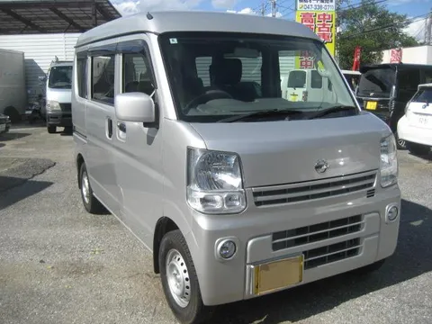 Nissan Clipper Van