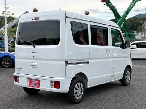 Nissan Clipper Van