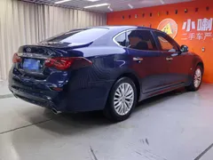 Infiniti Q70