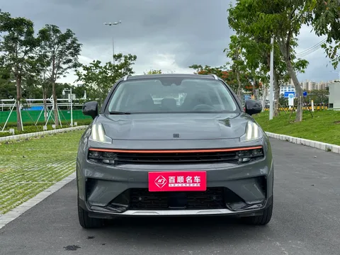 Lynk & Co 06