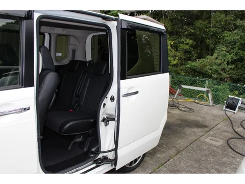 Honda N-BOX Custom