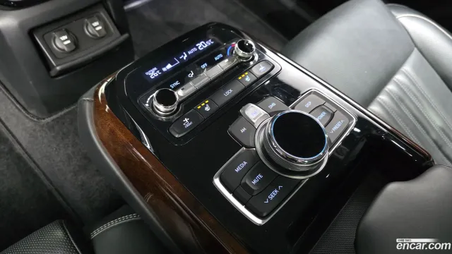 Genesis G90 (EQ900)