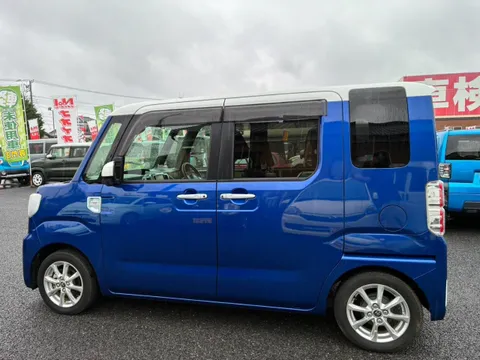 Toyota Pixis Mega