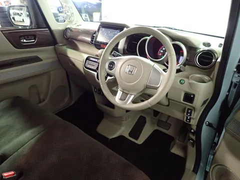 Honda N-BOX Slash