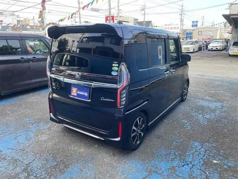 Honda N-BOX Custom