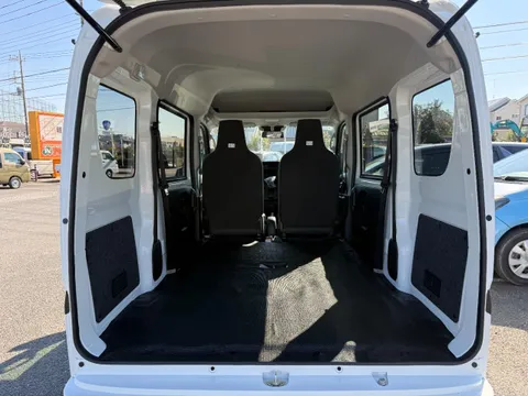 Nissan Clipper Van