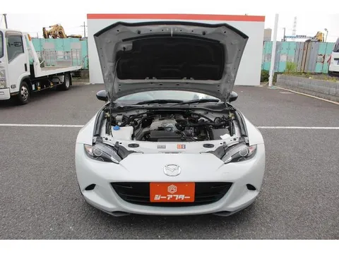 Mazda MX-5 (Roadster)