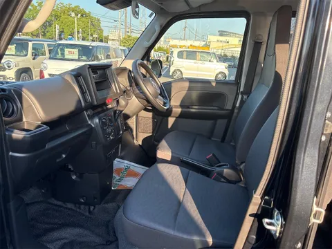 Nissan Clipper Van