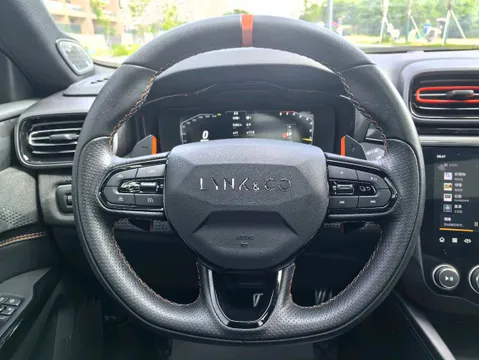 Lynk & Co Lynk & Co 02
