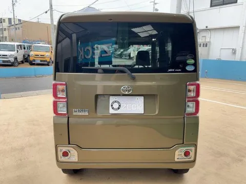 Toyota Pixis Mega